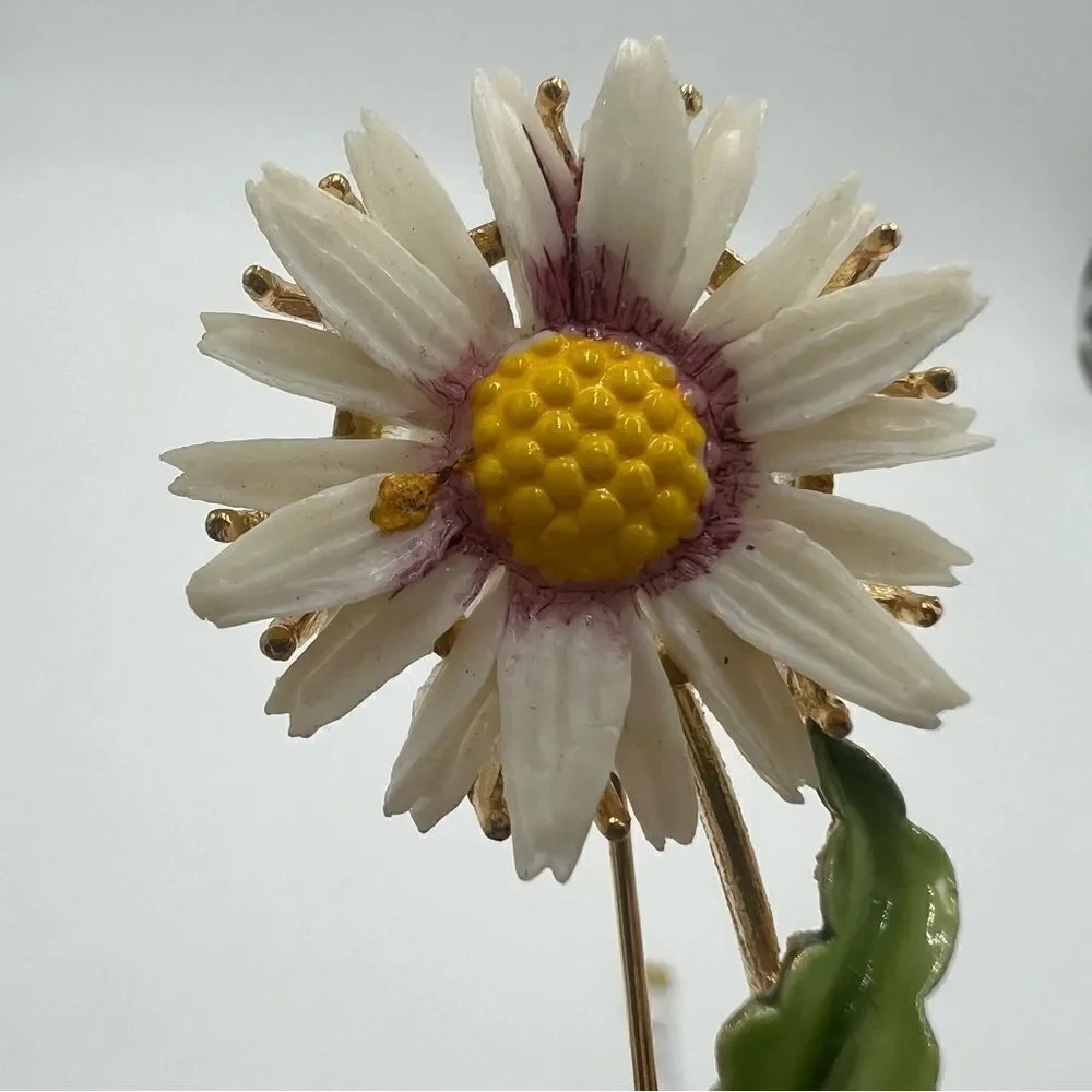 Vintage Lisner Daisy Brooch - Signed